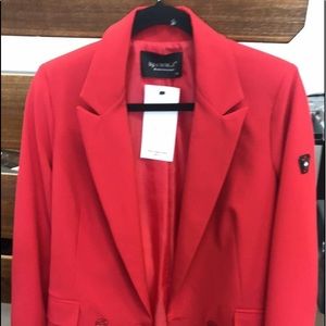 Beautiful jacket, perfect with jeans.